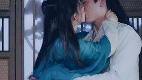 国产动漫女孩吻戏视频,甜蜜吻戏瞬间引爆心动指数